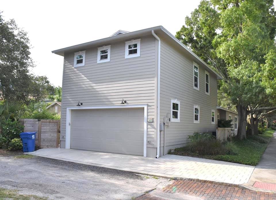 Detached garage apartment St. Pete